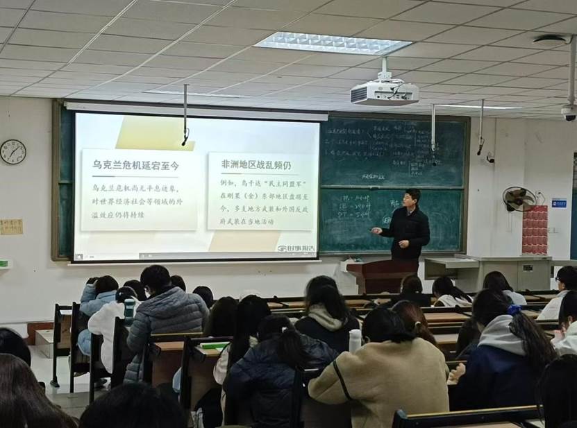 会议室里的人们 AI 生成的内容可能不正确。